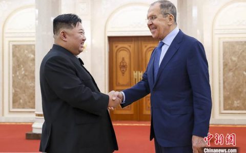 线上股票配资平台 金正恩会见俄外长拉夫罗夫 谈话超过一小时