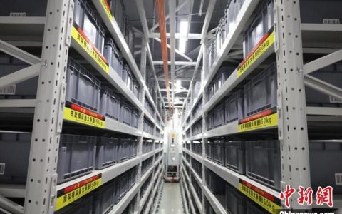 外盘配资 高效利用空间，智能化立体库让近两万种元器件存取井然有序