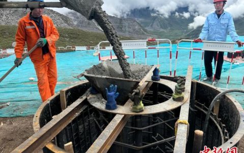 股票配资平台 川渝联网工程完成全线海拔最高塔位基础浇筑