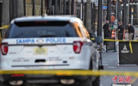 郑州配资网 美国又现“血腥周末” 枪案频发造成至少数十人伤亡