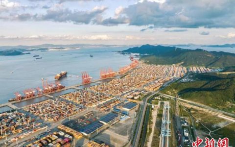 无息外盘配资 宁波舟山港前10月集装箱吞吐量超3000万标准箱