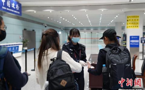 十大配资平台 昆明机场口岸2023年出入境人员突破100万人次