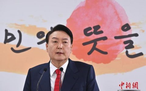 无息外盘配资 国际识局：从安倍遇刺到李在明遇袭，日韩为何接连出现政治暴力事件？