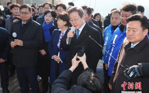 炒股配资 韩最大在野党党首李在明出院居家治疗