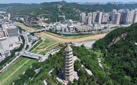 炒股配资公司 国际友人在革命圣地延安“重走斯诺路”